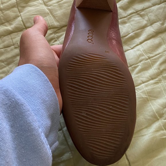 ECCO HEELS - Picture 2 of 6